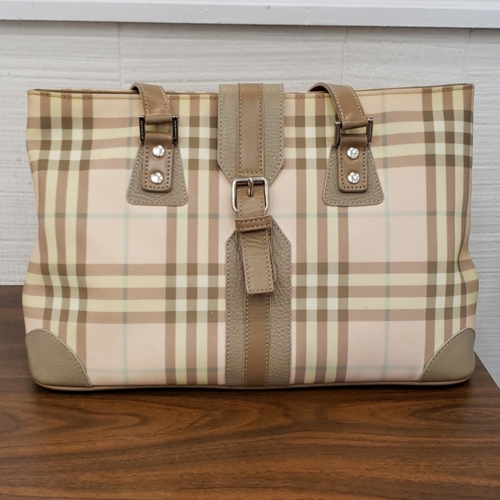 SOLD ON ANOTHER SITE. Burberry Purse